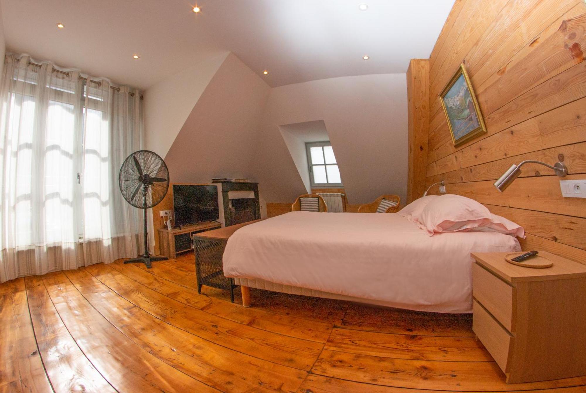 Le 41 Avenue Foch Hotell Bagnères-de-Luchon Exteriör bild