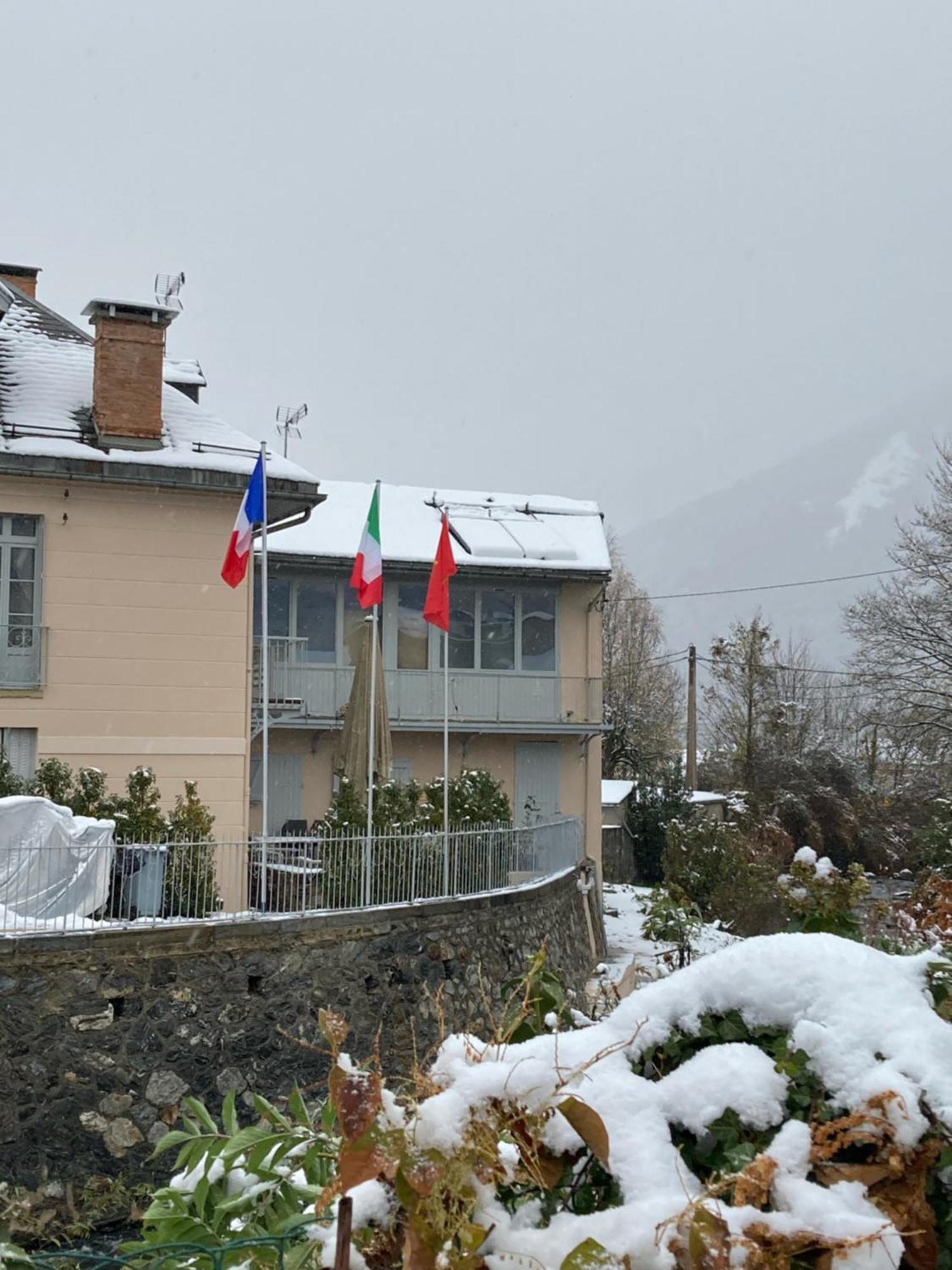 Le 41 Avenue Foch Hotell Bagnères-de-Luchon Exteriör bild