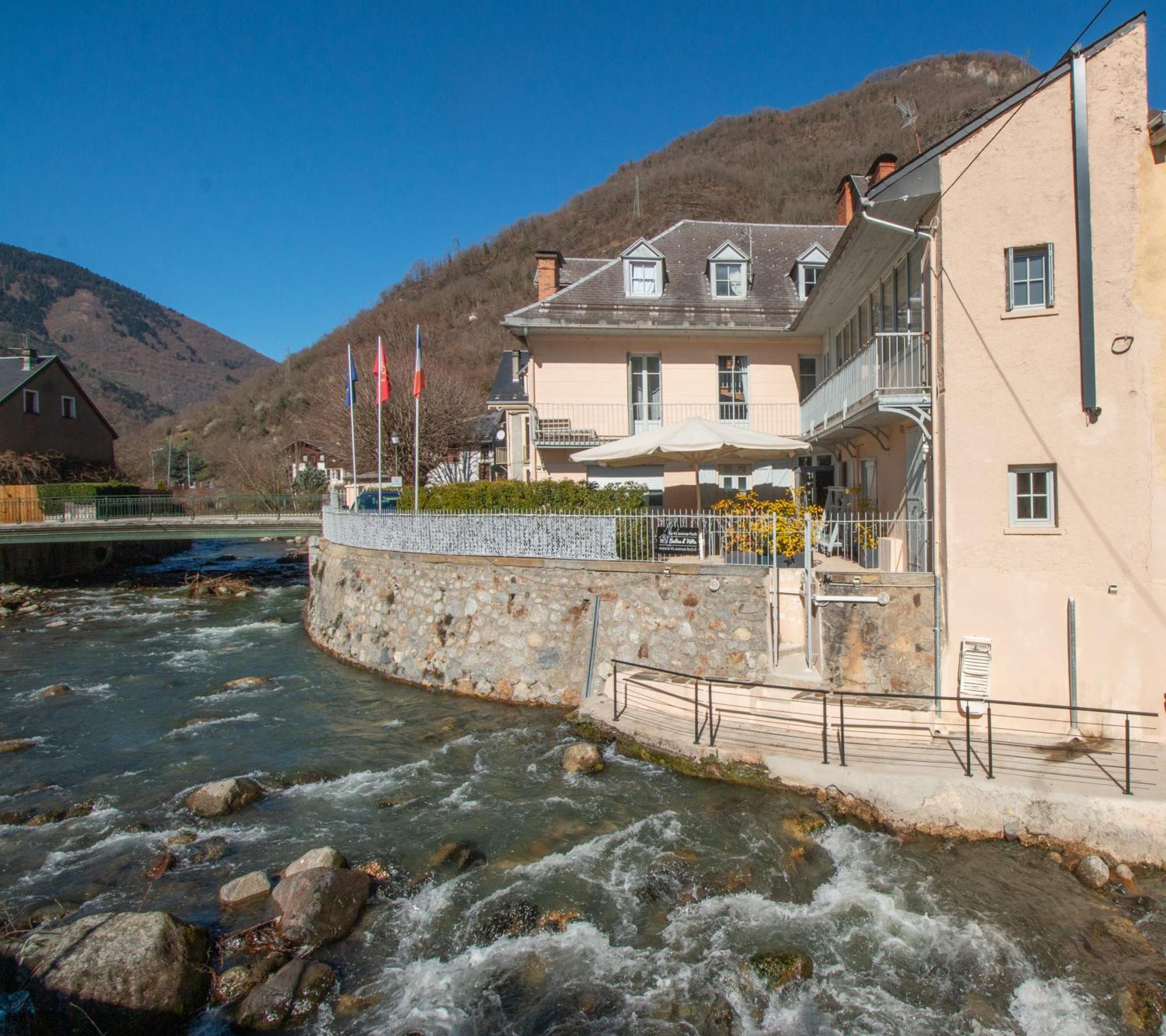 Le 41 Avenue Foch Hotell Bagnères-de-Luchon Exteriör bild